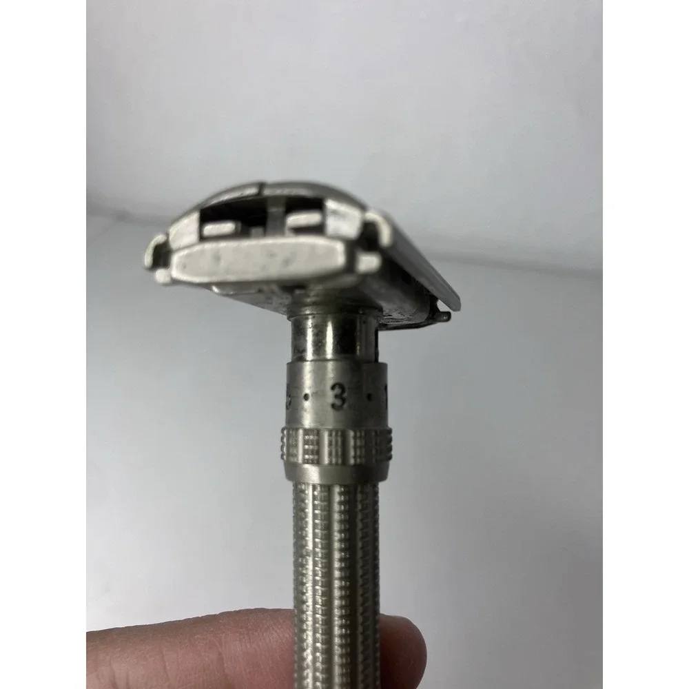 Vintage 1962 Gillette Slim Adjustable Safety Razor H2 TTO Double Edge USA